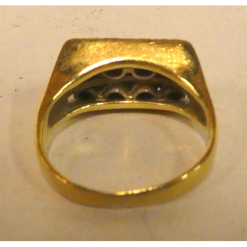 316 - An 18ct gold ring, claw set with four diamonds and four green stones