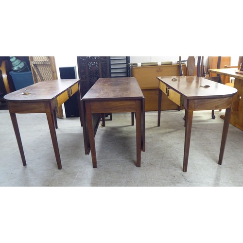 336 - A 19thC mahogany drop leaf dining table, raised on square, tapered legs  28