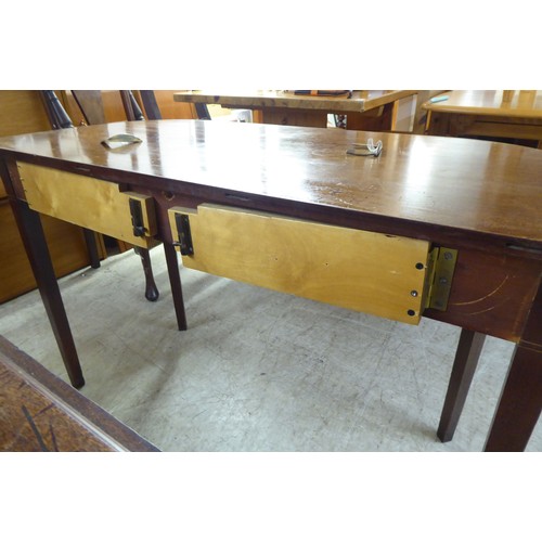 336 - A 19thC mahogany drop leaf dining table, raised on square, tapered legs  28