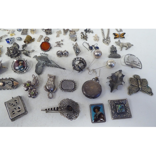 25 - Items of personal ornament: to include silver and white metal charms