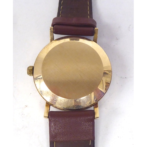 39 - A 9ct gold cased Rotary wristwatch with a quartz movement, faced by a baton dial with date aperture