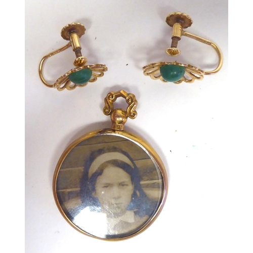 87 - A pair of 9ct gold, floral design earrings; and a 9ct gold rimmed locket