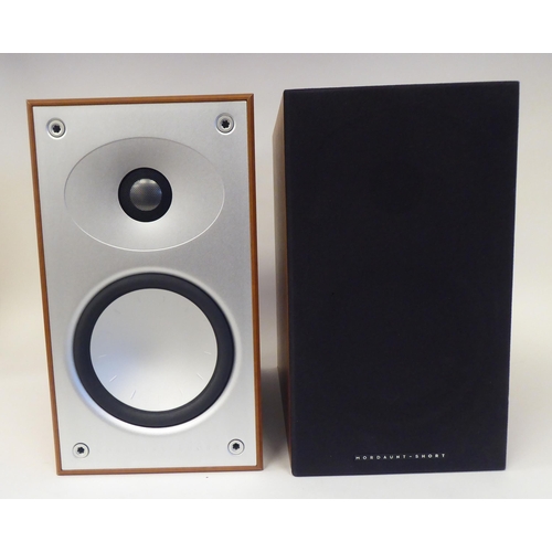 9 - A pair of Avant 902i stereo speakers  11.5