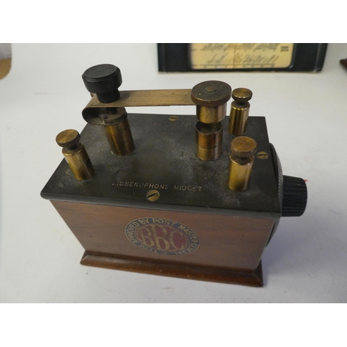 117 - A vintage, circa 1922 Marconi V-2 long range radio receiver with two valves, range blocks and regene... 