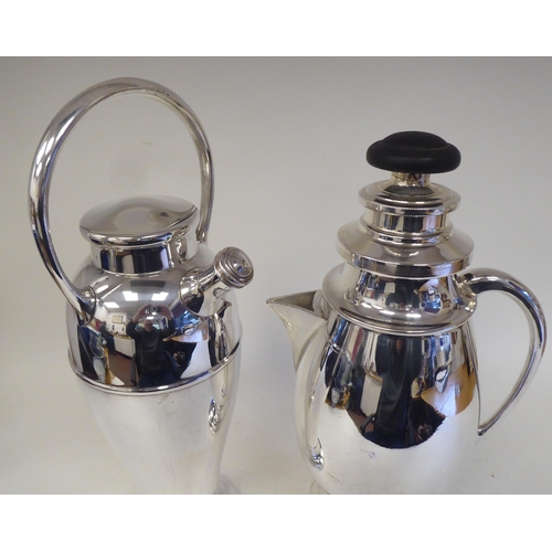 305 - An Art Deco style electroplated cocktail mixer jug of baluster form with a fixed loop handle, lid an... 