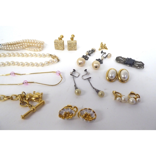 12 - Costume jewellery and items of personal ornament: to include simulated pearls