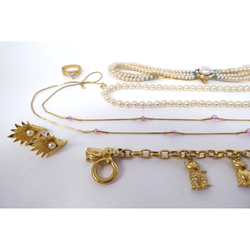 12 - Costume jewellery and items of personal ornament: to include simulated pearls