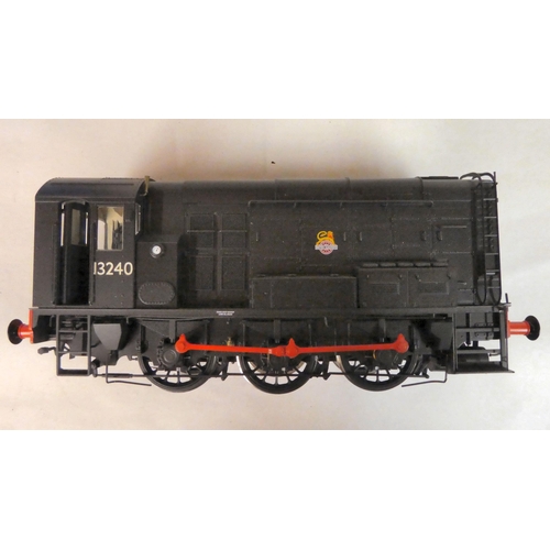 124 - '0' gauge electric diecast model railway items, viz. a Class 08 diesel locomotive; a 0-602 locomotiv... 