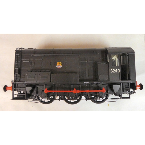 124 - '0' gauge electric diecast model railway items, viz. a Class 08 diesel locomotive; a 0-602 locomotiv... 