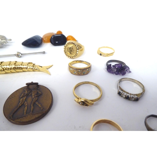 19 - Jewellery and small collectables: to include a brass vesta case, fashioned as an elephant's head