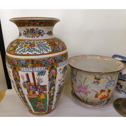 346 - Decorative interiors: to include Oriental inspired vases and wooden items  mixed sizes 