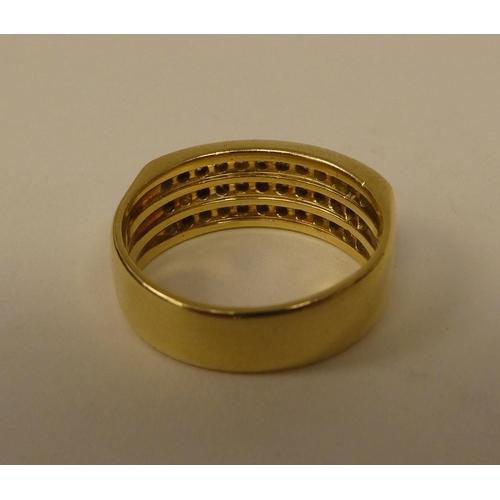 365 - An 18ct gold ring, set with three rows of diamonds 