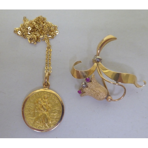 371 - 18ct gold jewellery: to include a pendant necklace 