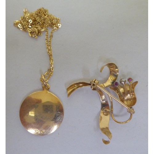 371 - 18ct gold jewellery: to include a pendant necklace 