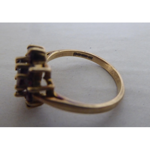 373 - 9ct gold jewellery: to include a wedding ring