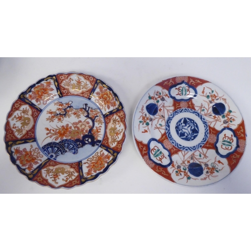 52 - Oriental ceramics: to include an early 20thC Japanese Imari porcelain plate of octagonal form  6