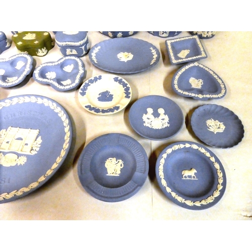 62 - Wedgwood jasperware: to include a heart shaped trinket box and cover  5