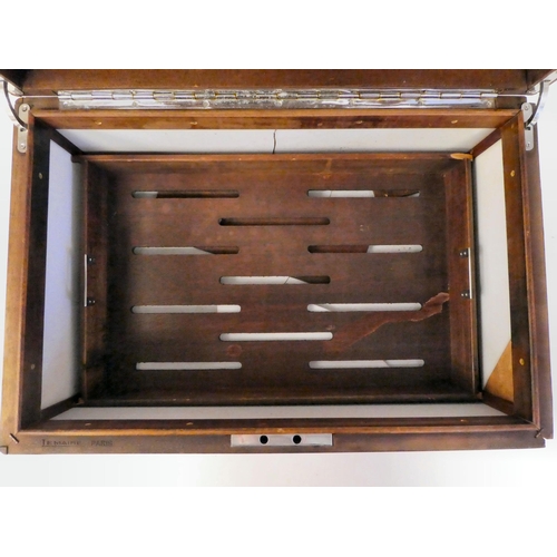 90 - A modern walnut finished humidor with straight sides, a hinged lid and a tray fitted interior  7