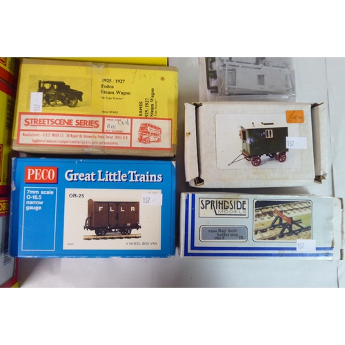 157 - '00' gauge model railway accessories: to include a Hornby 0-6-0 Peckett B2 Sherwood Colliery No.4 lo... 