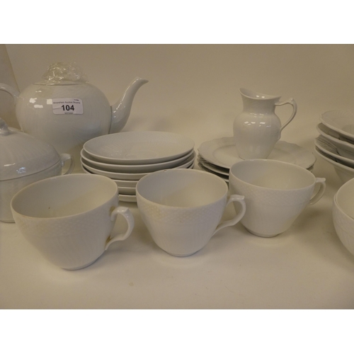 104 - Royal Copenhagen porcelain teaware: to include a teapot  6