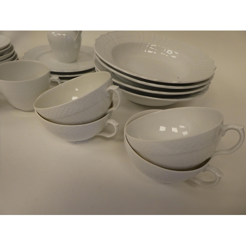 104 - Royal Copenhagen porcelain teaware: to include a teapot  6