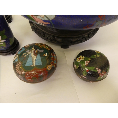 106 - 20thC Chinese cloisonné ware: to include a shallow bowl, decorated with dragons  10