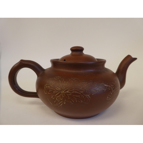 107 - Ceramics: to include Wedgwood bassalt teapots; and a Studio pottery salt and pepper  3.5