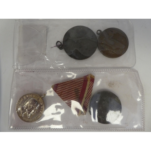 4 - Military buttons; fabric badges; ribbons and similar(Please Note: this lot is subject to the stateme... 