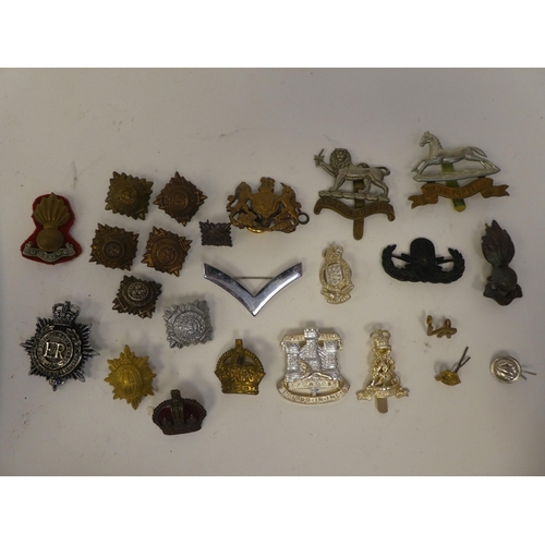 4 - Military buttons; fabric badges; ribbons and similar(Please Note: this lot is subject to the stateme... 