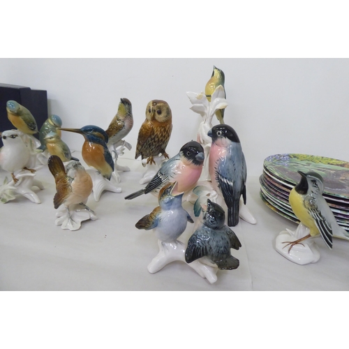 417 - Ceramic ornaments: to include ten Continental china hedgerow bird ornaments  largest 9