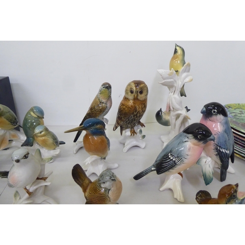 417 - Ceramic ornaments: to include ten Continental china hedgerow bird ornaments  largest 9