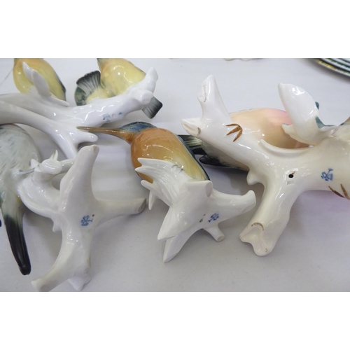 417 - Ceramic ornaments: to include ten Continental china hedgerow bird ornaments  largest 9