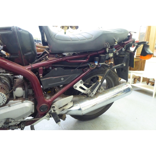 79 - A 'barn find' 1999 Yamaha 900 motorcycle in maroon livery, 892cc 4 cylinder, petrol (partly dismantl... 