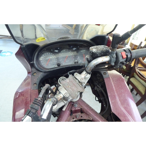 79 - A 'barn find' 1999 Yamaha 900 motorcycle in maroon livery, 892cc 4 cylinder, petrol (partly dismantl... 