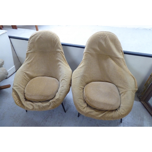 91 - A pair of 1970s easy chair frames, on pegged feet