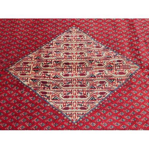 282 - A Hamadan rug, decorated with repeating stylised motifs, on a multi-coloured ground  80