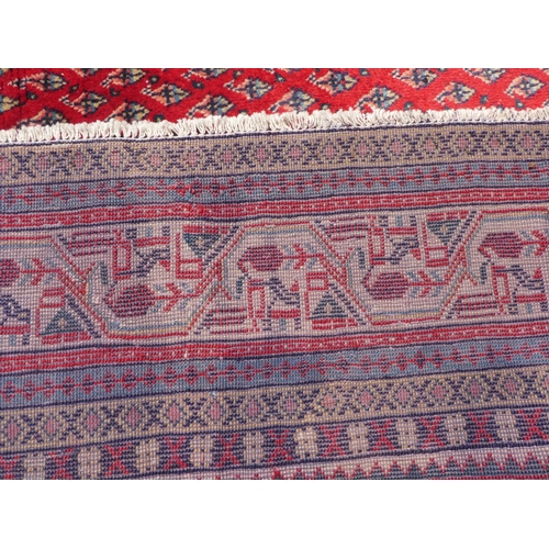 282 - A Hamadan rug, decorated with repeating stylised motifs, on a multi-coloured ground  80