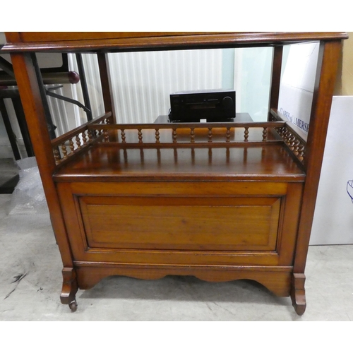 106 - An Edwardian mahogany one-piece writing desk, the desk top with glazed and drawer sections, incorpor... 