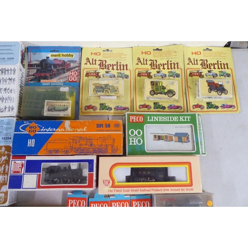 258 - H/0 and 00 gauge model railway accessories: to include an IHC M471 0-4-0 Dockside Loco; and a Revell... 