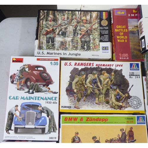 32 - 1/35 scale model kits: to include a Kleines Kettenkraftrad by Tamiya; and US Light Infantry by Drago... 