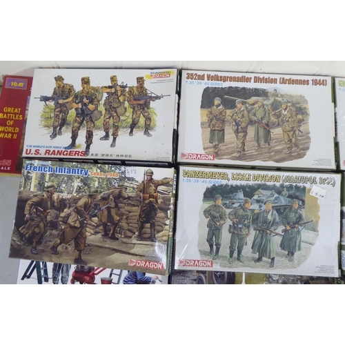 32 - 1/35 scale model kits: to include a Kleines Kettenkraftrad by Tamiya; and US Light Infantry by Drago... 