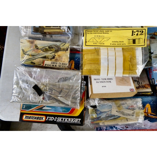 33 - 1/72 scale model kits: to include a Spitfire Mk.IX by Italeri; and a Felixstowe F.2A by Roden  ... 