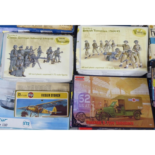 33 - 1/72 scale model kits: to include a Spitfire Mk.IX by Italeri; and a Felixstowe F.2A by Roden  ... 