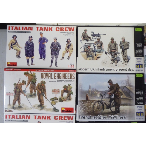 39 - 1/35 scale model kits: to include an Airfix Panzer III Ausf.j; and British Infantry on Patrol by Tam... 