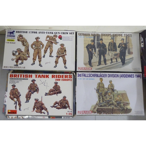 53 - 1/35 scale model kits: to include a Marder III by Tamiya; and a Kanonen Jagd Panzer by Revell  ... 