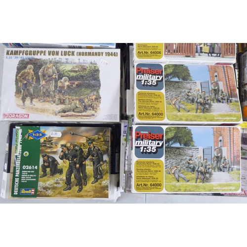 53 - 1/35 scale model kits: to include a Marder III by Tamiya; and a Kanonen Jagd Panzer by Revell  ... 