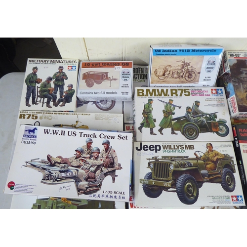 57 - 1/35 scale model kits: to include a Kubelwagen Type 82 by Tamiya; and a Dingo Mk 1b by Mini Art ... 