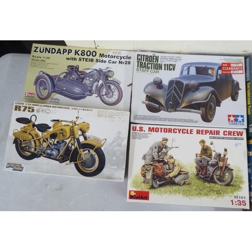 57 - 1/35 scale model kits: to include a Kubelwagen Type 82 by Tamiya; and a Dingo Mk 1b by Mini Art ... 