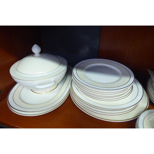 75 - A Villeroy & Boch china Ivoire pattern dinner service