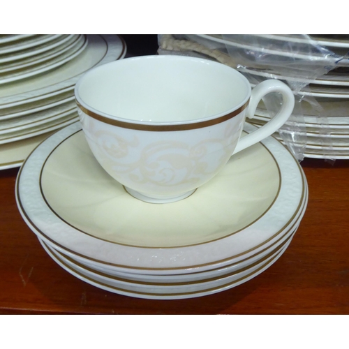 75 - A Villeroy & Boch china Ivoire pattern dinner service